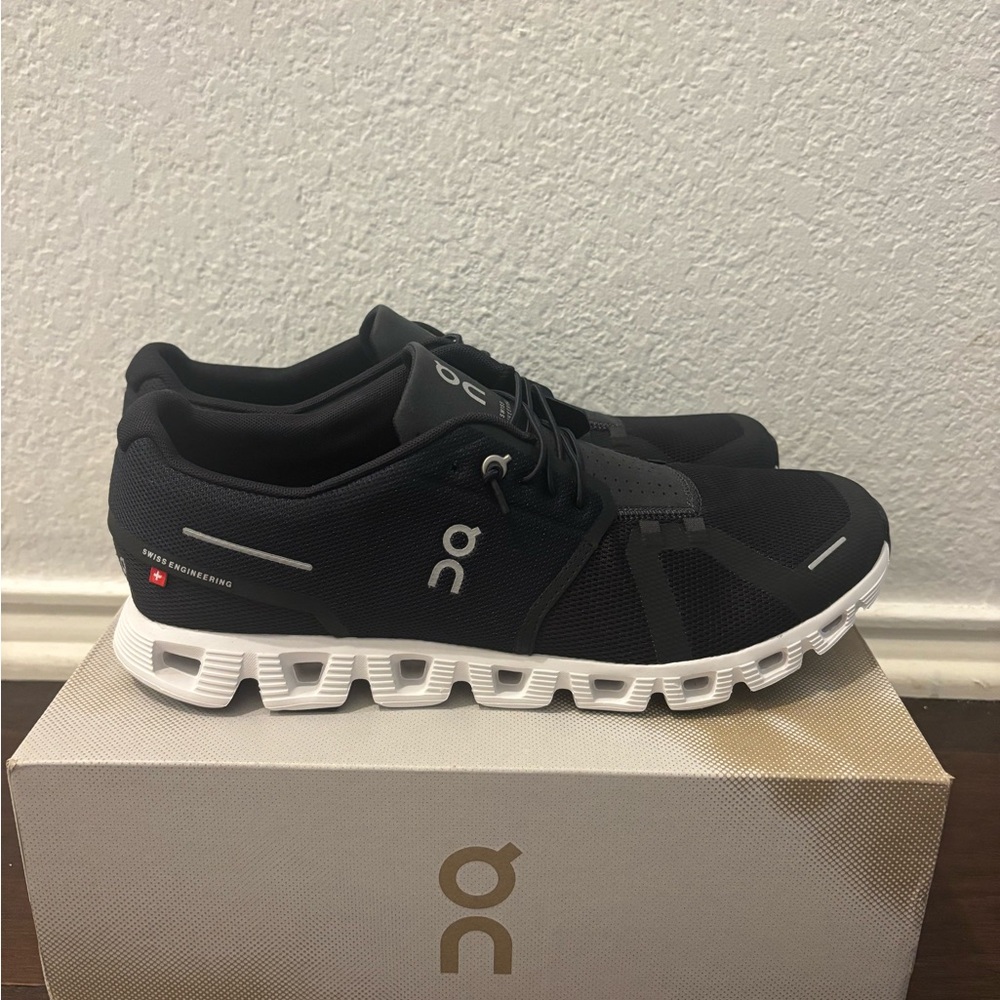 NEW On Running Men's Black and White Athletic Shoes - Size 12 Men’s ON CLOUD 6